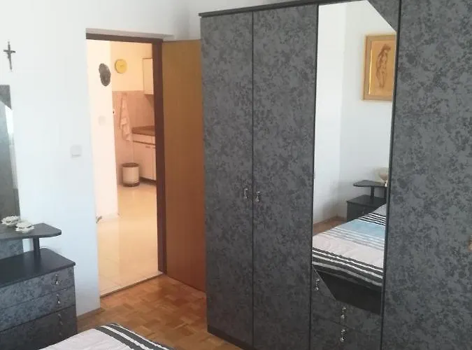 アパート Michael トロギール